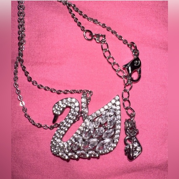 Swarovski Swan Necklace - Picture 1 of 3